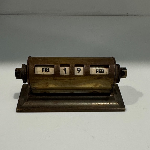 Vintage Other - VINTAGE 1940s Brass Perpetual Desktop Calendar